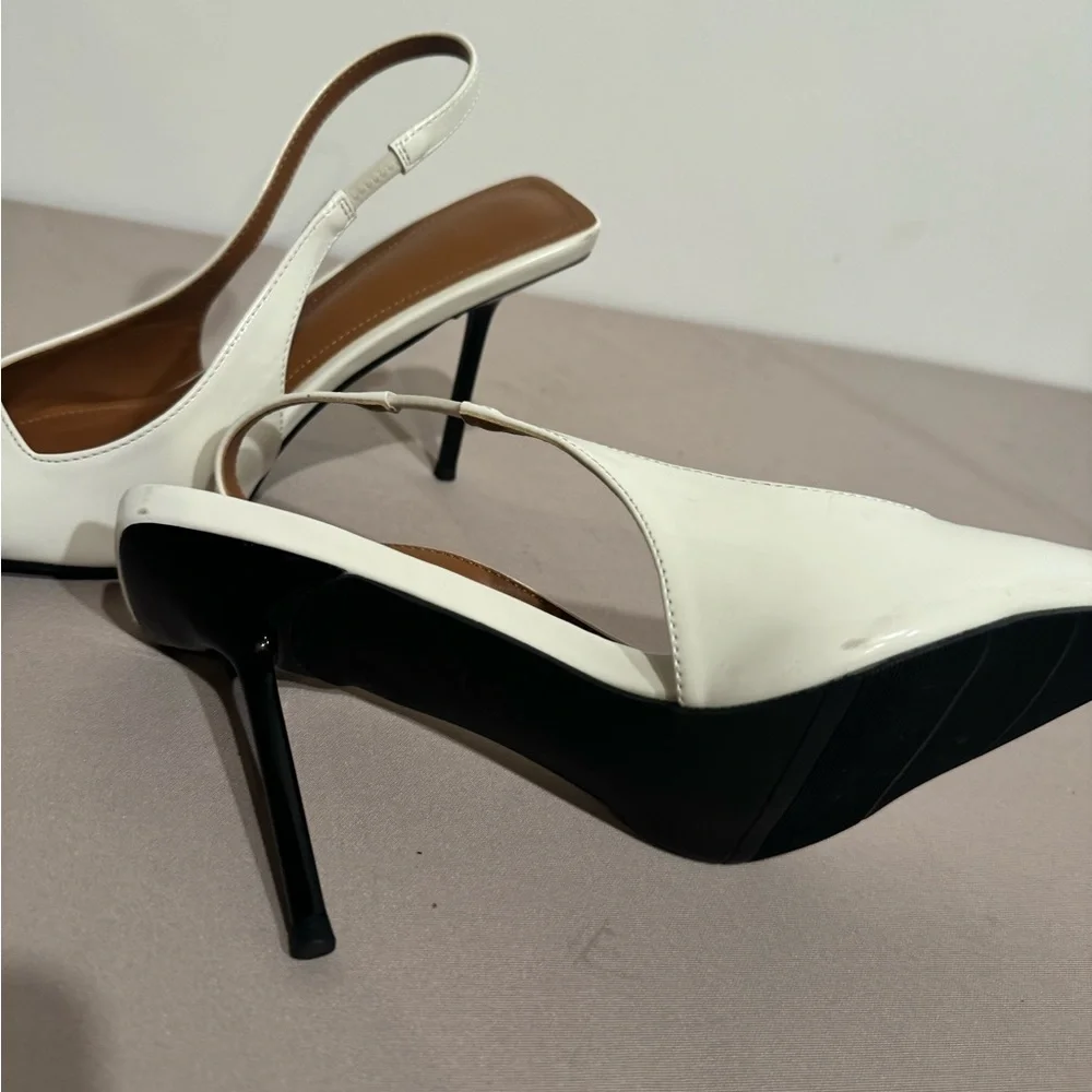 White shoes size 9 - Picture 2 of 16